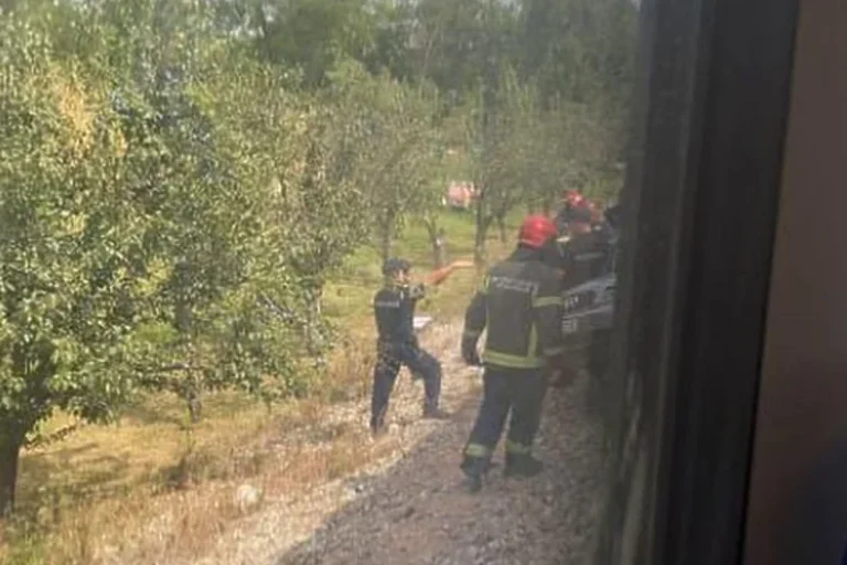 STRAŠNO | Na pruzi poginuo muškarac i dvoje djece