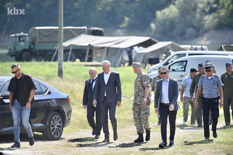 Helez: Ganule su me poruke mladih ljudi koji su se spremni odreći plate da kupimo nove helikoptere