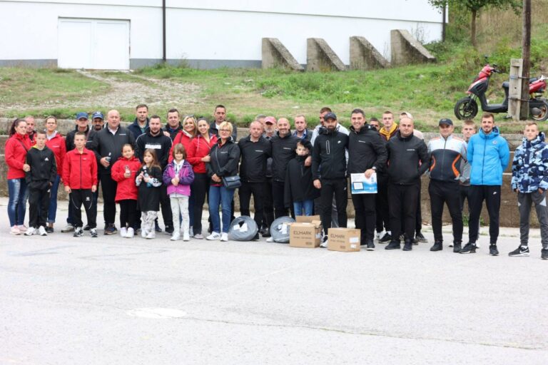 ”POKRET” donirao reflektore i opremu za sportski teren u MZ Seoci