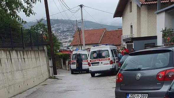 Požar u BiH: Ukućani ostali zablokirani u kući, među njima i djeca