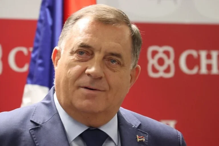 Dodik prkosi sankcijama: Stabilni smo, plate su nam veće, a naredio sam da izbace Schmidta iz Banje Luke