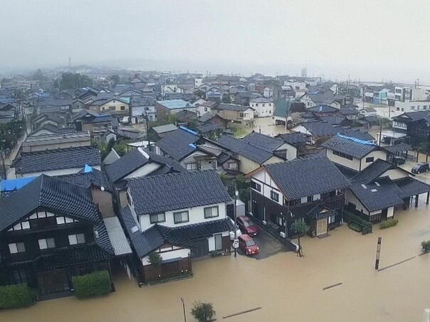 U Japanu i Južnoj Koreji evakuacije zbog poplava