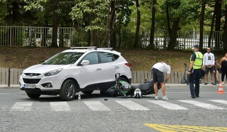 UŽAS | Sarajevo: Saobraćajna nesreća kod Opće bolnice, motociklista povrijeđen