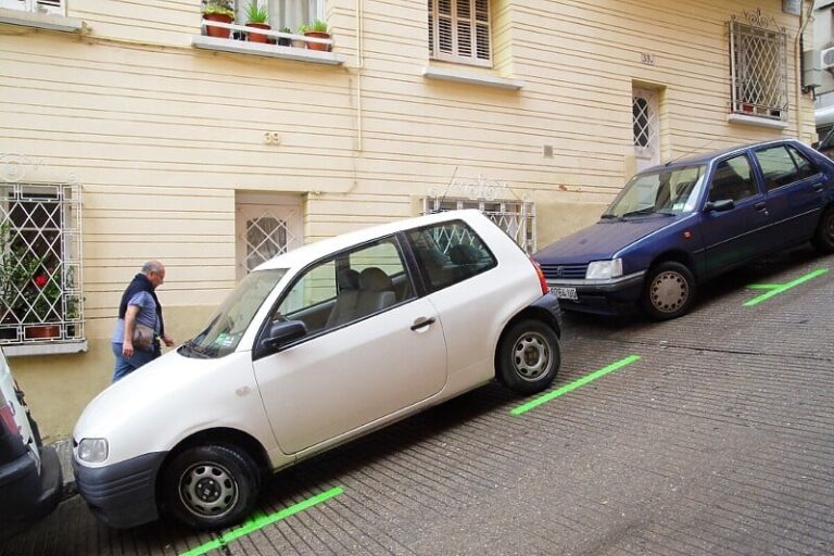 Postoji razlog zašto parkirano auto nije poželjno ostaviti u brzini