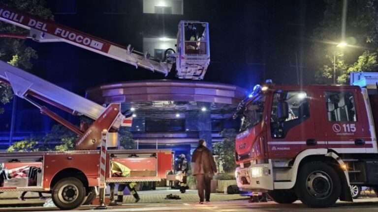 HAOS | Desetine hospitaliziranih nakon trovanja dimom u požaru u hotelu