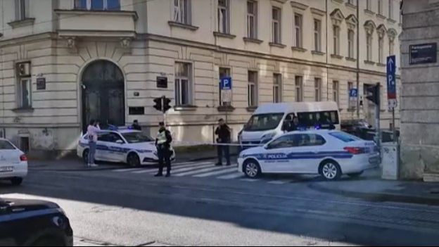 Policija blokirala ulicu u Zagrebu, povrijeđen policajac