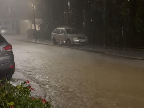 Dramatični snimci, bujice preplavile saobraćajnice