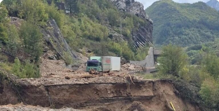 Stravični detalji iz Jablanice: Otac i sin spasili 10 ljudi iz poplava, a onda je bujica povukla i sina