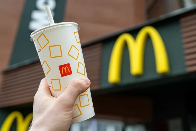 Zbog čega Coca-Cola u McDonald’su ima idealan okus: Jedan detalj pravi veliku razliku