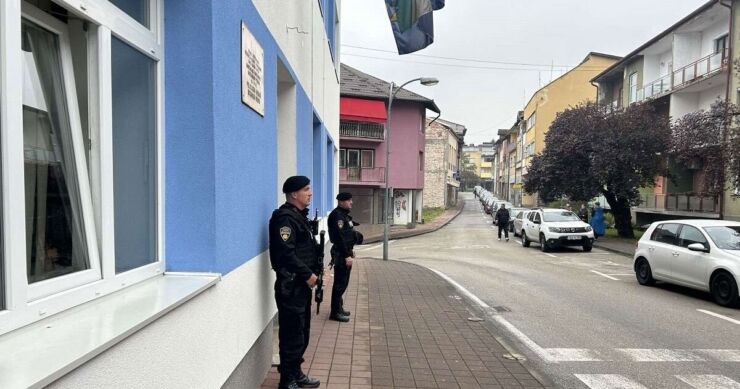 Tinejdžer koji je ubio policajca ostavio poruku, dok su ga vezali vikao “Nek vas Allah sve kazni”