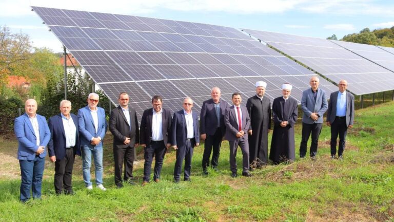 Islamska zajednica u BiH pustila u rad solarnu elektranu “Green Vakuf Tešanj”