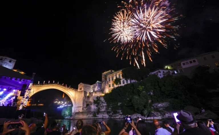 I Mostar priprema doček Nove 2025. uz Sašu Kovačevića i bend Zoster