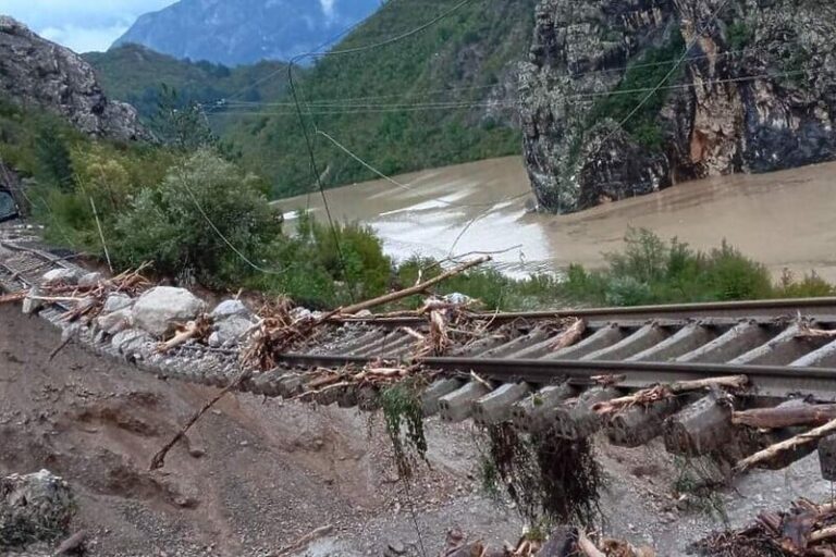 Bit će potrebno nekoliko mjeseci za uspostavljanje željezničkog saobraćaja: Dnevni gubitak je čak 280.000 KM