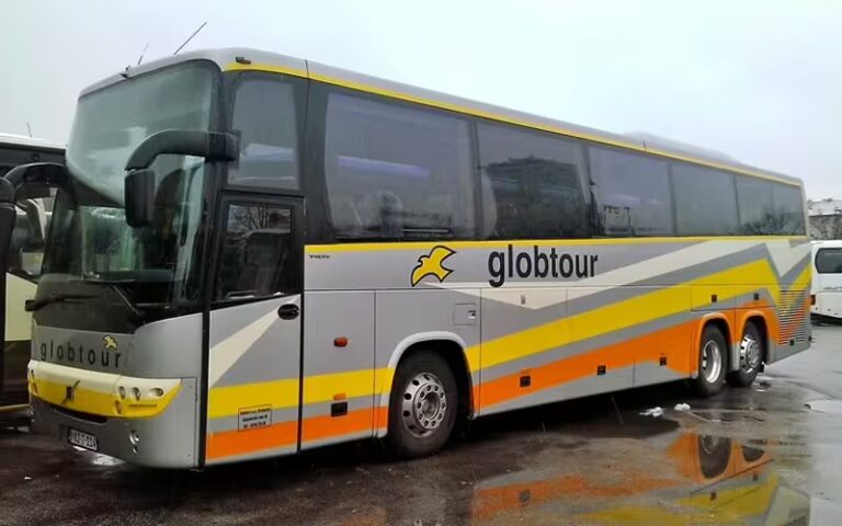 Globtourov autobus sletio sa ceste i prevrnuo se