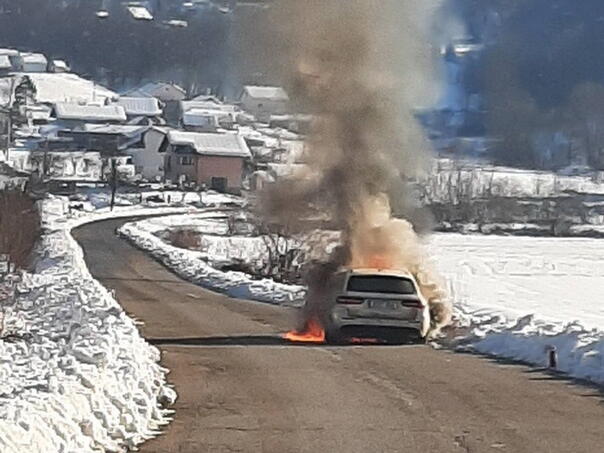 Nesreća u Prnjavoru: Izgorio automobil na magistralnom putu