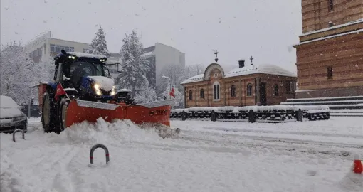 Banja Luka: Snijeg sa krova zgrade pao na dijete, završilo je u Hitnoj