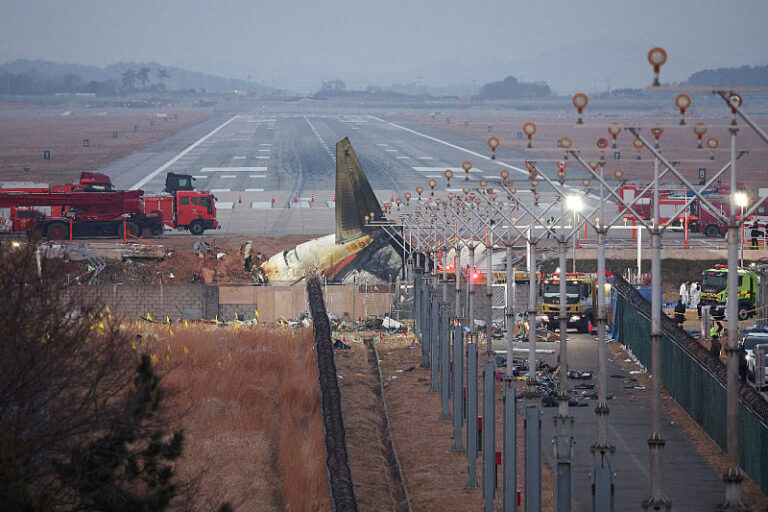 Misterija o padu aviona u Južnoj Koreji: Zašto su crne kutije prestale snimati četiri minute prije nesreće?