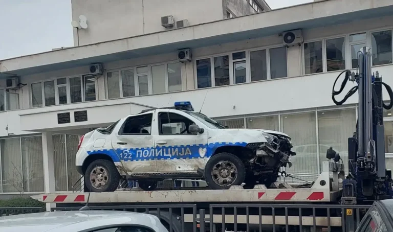 Dramatična noć u BiH: Pucao na policiju, ukrao im daciju i sletio s ceste, vadili ga vatrogasci