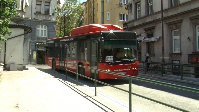 Tinejdžer napao kontrolora u autobusu