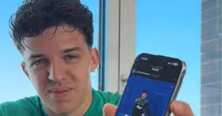 “Zavirite” u mobitel Tarika Muharemovića: Na pozadini mu ajet iz Kur’ana