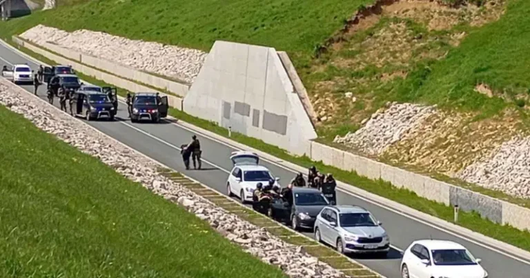 Diler vozilom udario policajca SIPA-e, uništio automobil i pobjegao pješke