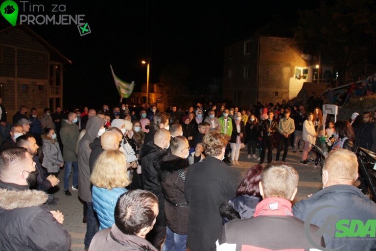 Ogromna posjeta i na skupu u Vukotićima: Vrijeme je da Zenica krene putem novih ideja (FOTO)