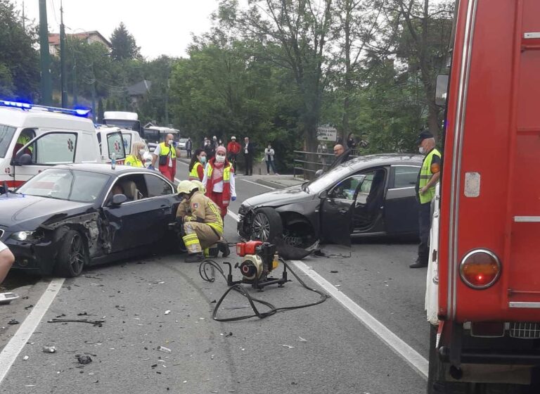 Užasne scene iz Sarajeva: Ima povrijeđenih u sudaru BMW-a i Opela