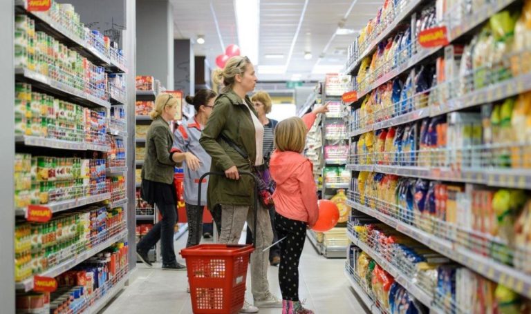 Ono prehrane što smo nekad za 150 maraka uzimali u kolicima, danas stane u jednu najlon-kesu