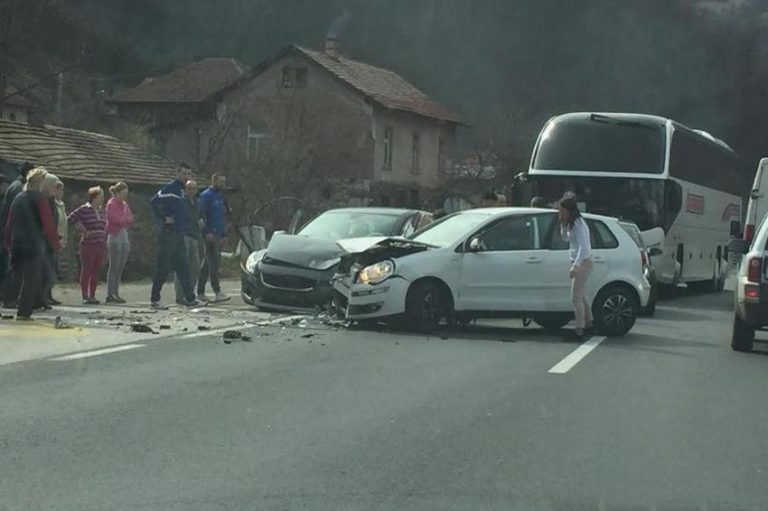 Dvoje povrijeđenih u sudaru kod Nemile