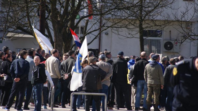 Nezadovoljni demobilisani borci okupili se u Jelahu: Nama je naša država danas maćeha