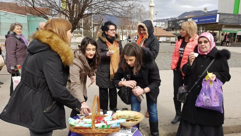 Akcija uz kafu u centru Zenice: Dan žena treba značiti puno više od ruže