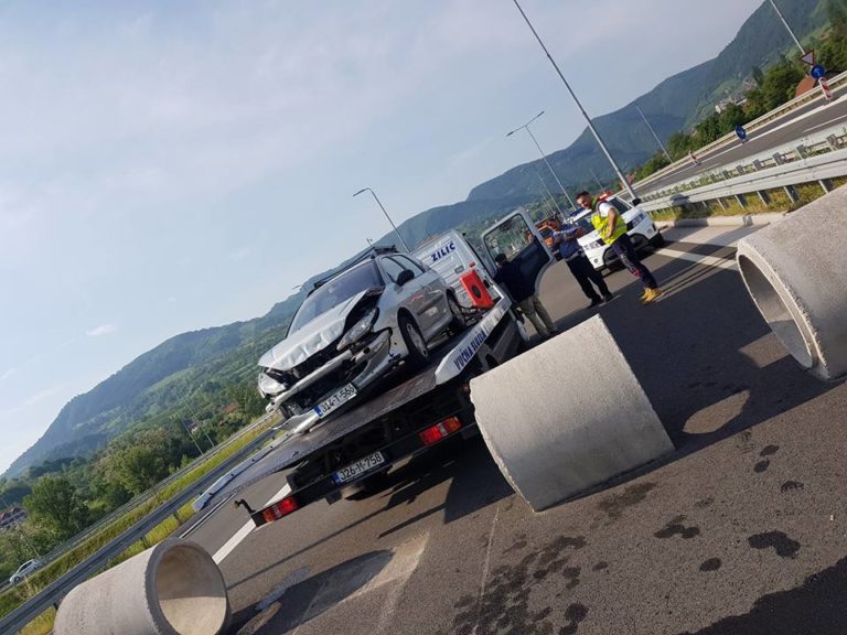 Saobraćajna nesreća na autoputu A1 kod Zenice (FOTO)