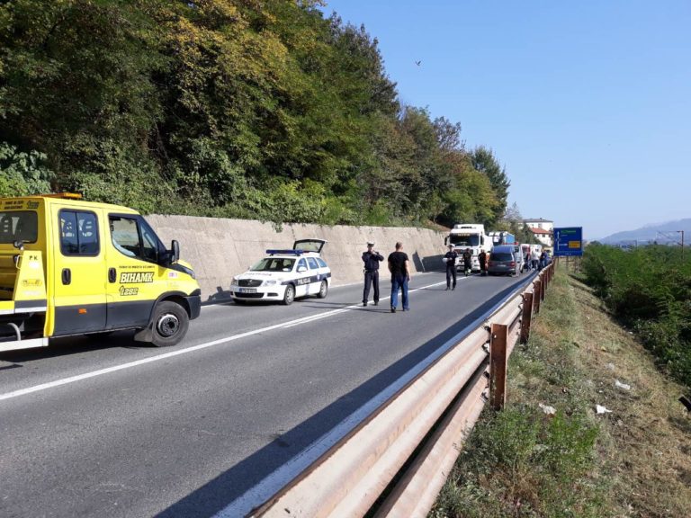 Zenica: Lančani sudar na M-17, totalna obustava saobraćaja