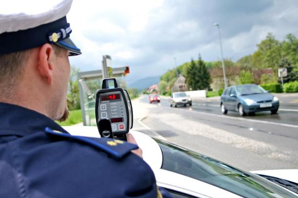 Policajaca pregazilo vozilo dok je mjerio brzinu