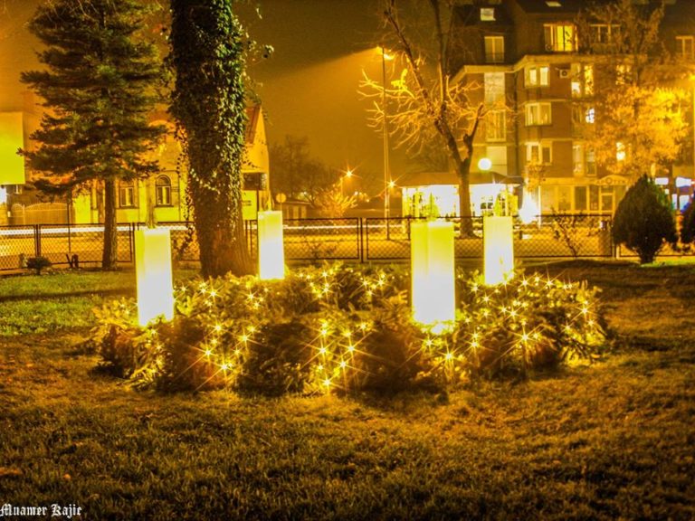 Pogledajte kako izgleda adventski vijenac u Zenici (FOTO)