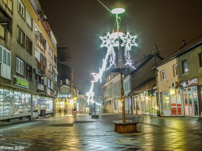 Ulice Zenice spremne za doček Božića i Nove godine (FOTO-VIDEO)