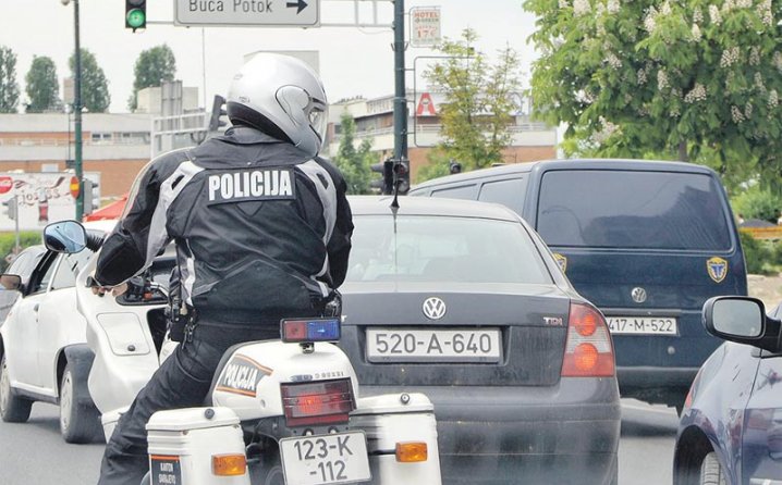 Radari će otkrivati vozače koji jure i prolaze kroz crveno