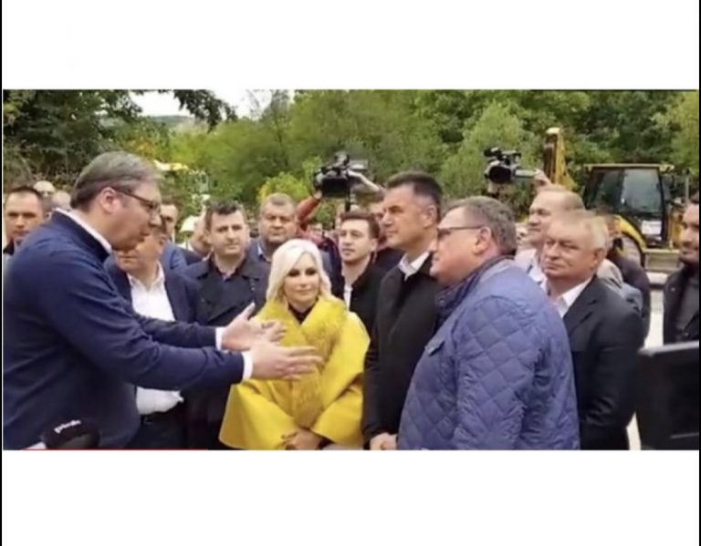 Vučić učio matematiku direktora Puteva: Video postao hit