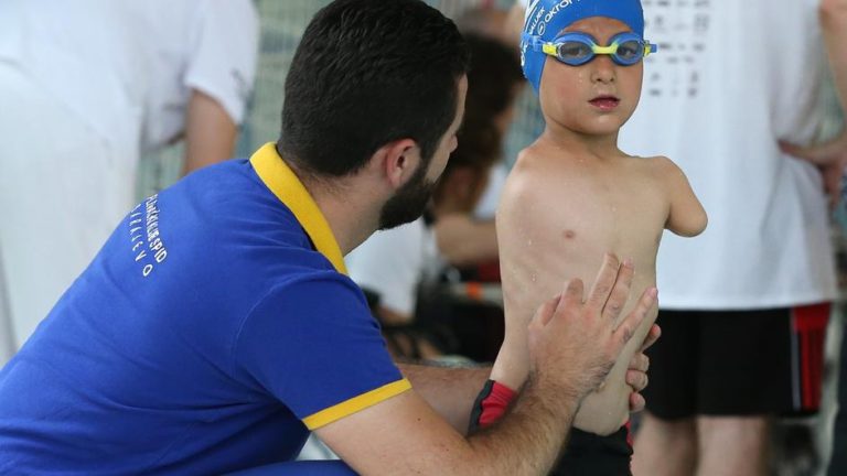 Dječak bez ruku osvojio zlatnu medalju: ‘Njemu je bazen sve’