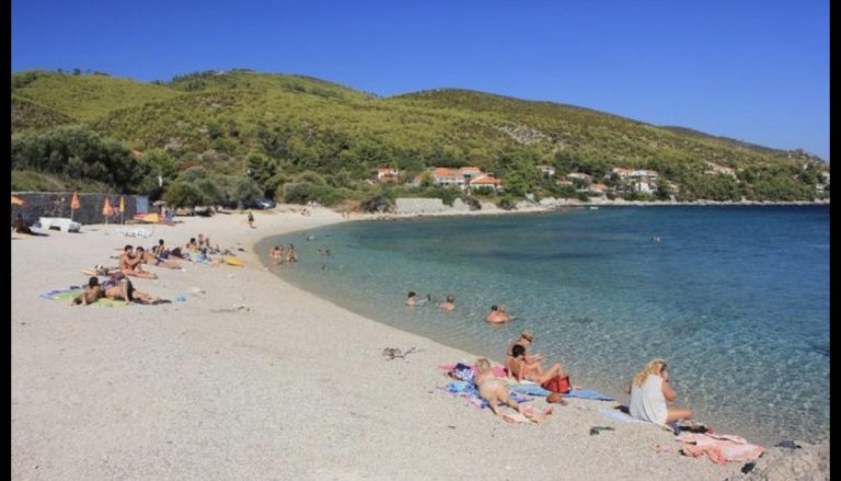 Korčula: Na jednoj od najljepših plaža zabranjeno kupanje, more puno fekalija