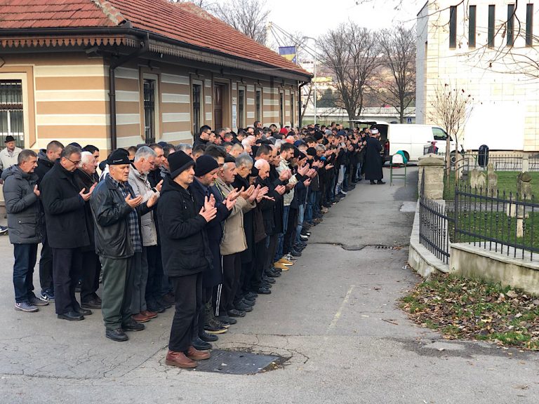 Klanjana dženaza Ajni Strukan: Ostali su bol i praznina, ali ona će zauvijek živjeti u našim srcima…