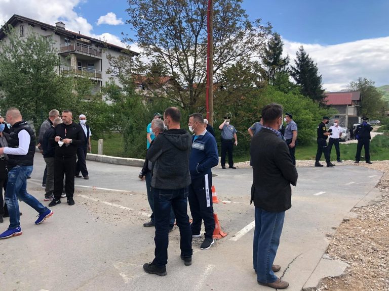 Mještani Perinog Hana izrazili nezadovoljstvo zbog uklanjanja kružnog toka (VIDEO)