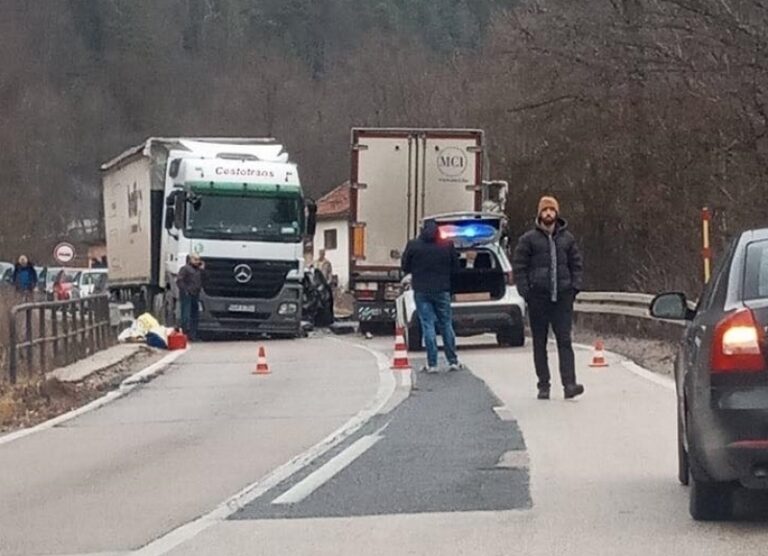 TEŠKA NESREĆA U BIH: Dvije osobe povrijeđene