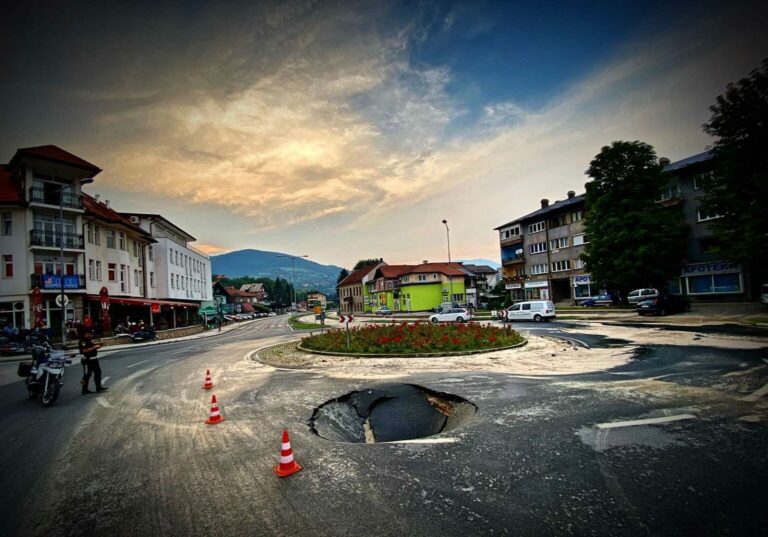 ZENICA: Asfaltirano oštećenje kolovoza na kružnom toku na GGM-u