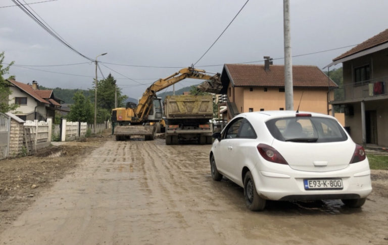 Blokiran saobraćaj i na regionalnom putu u Nemili, vozači ogorčeni