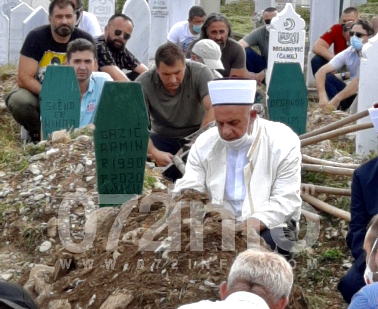 TUGA, ŠOK I NEVJERICA NA DŽENAZI GAZIĆU: Zauvijek ćeš živjeti u našim srcima (FOTO)