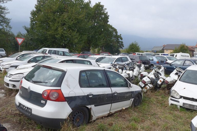 Policija u Sarajevu planira prodati 52 vozila na javnoj aukciji: Havarisana i neispravna