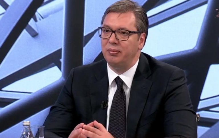 Aleksandar Vučić: Svi punoljetni građani Srbije dobit će 100 eura