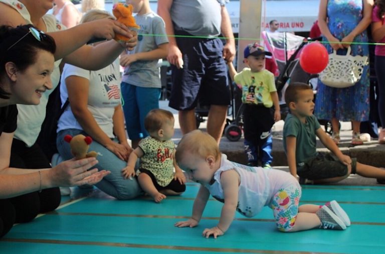 Zeničke bebe na svom prvom nastupu: “ZSF baby day”