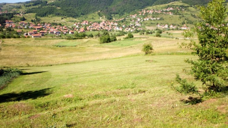 Prodajem više od dva dunuma zemlje u Arnautima kod Zenice